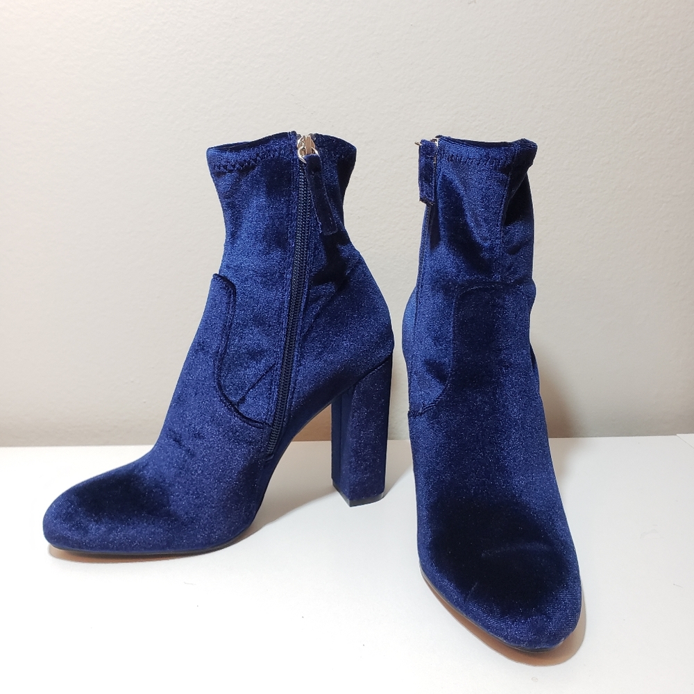 Steve Madden Blue Velvet Elory Block Heel Bootie